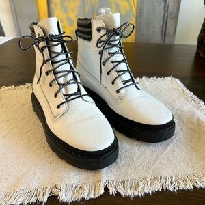 Timberland White Leather Platform Lace-Up Ankle Boots with Black Sole
